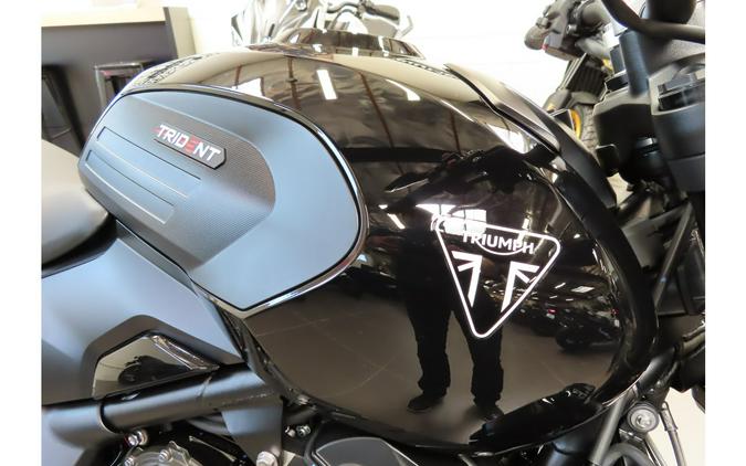 2026 TRIDENT 800 - Triumph