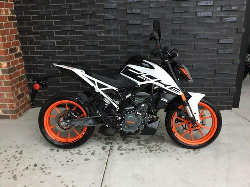 2020 KTM 200 Duke Review: Urban Motorcycle (15 Fast Facts)