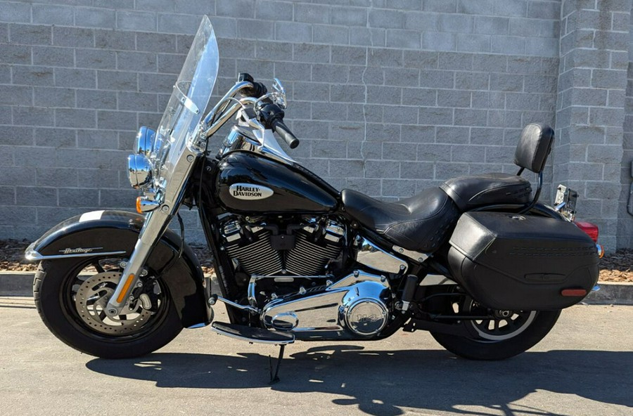 Harley-Davidson Heritage Classic 114 2022 FLHCS 062967A BLACK W/ PINSTRIPE