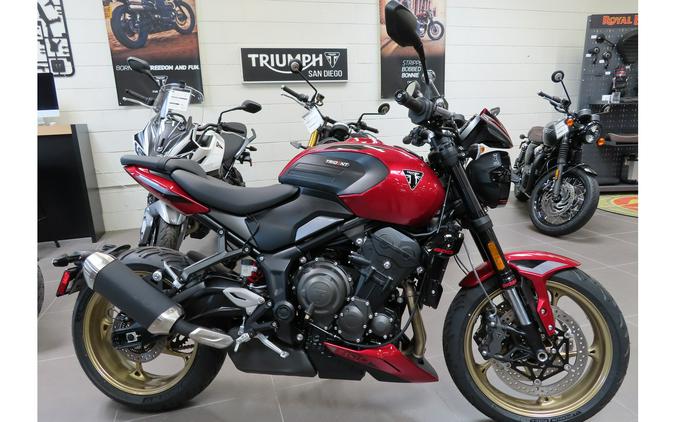 2026 TRIDENT 800 - Triumph