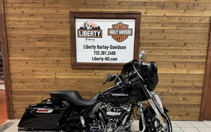 2020 Harley-Davidson® Street Glide® Midnight Blue Street Glide