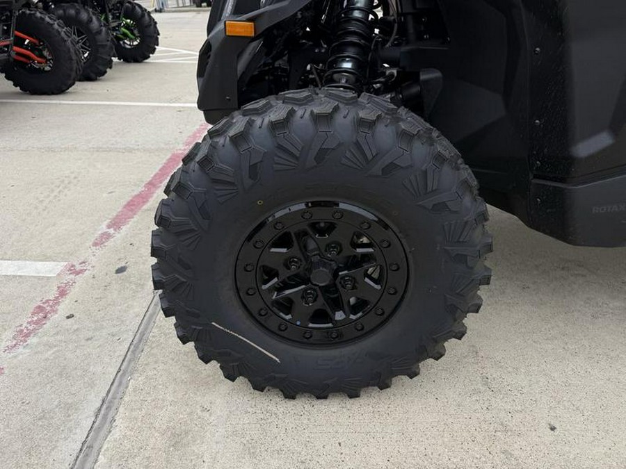 2026 Can-Am® Maverick X3 MAX X ds Turbo RR Triple Black_7.6 in.