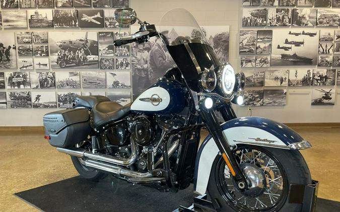 2019 Harley-Davidson Softail FLHC - Heritage Classic