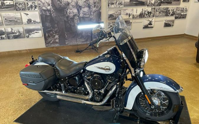 2019 Harley-Davidson Softail FLHC - Heritage Classic