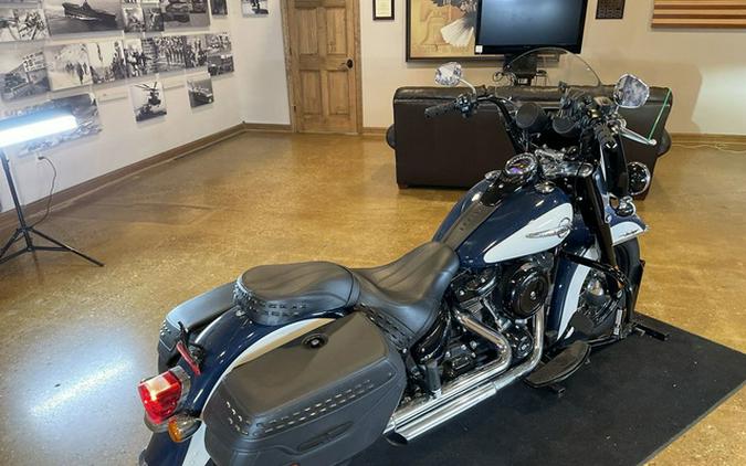 2019 Harley-Davidson Softail FLHC - Heritage Classic