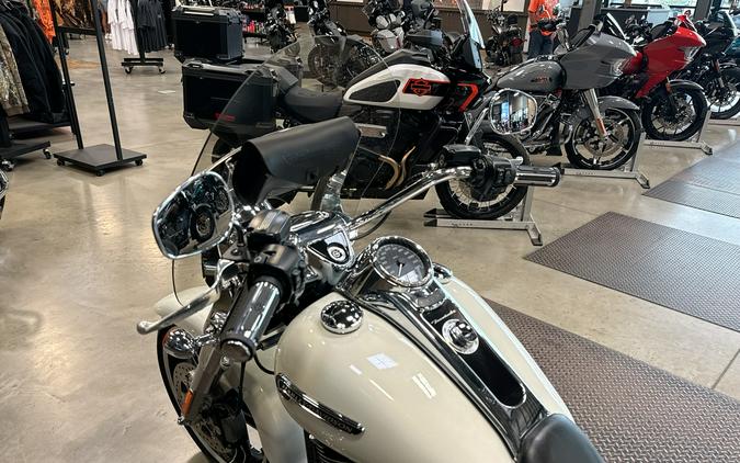 2019 Harley-Davidson FREEWHEELER