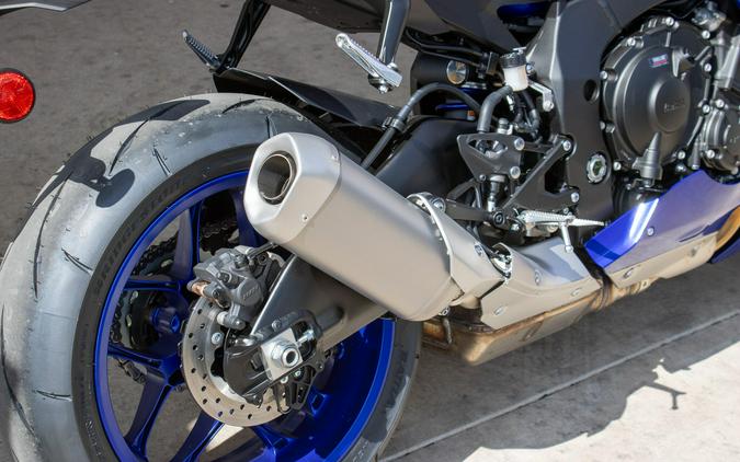 2026 YAMAHA YZF-R1