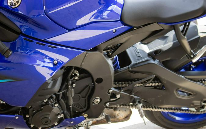 2026 YAMAHA YZF-R1