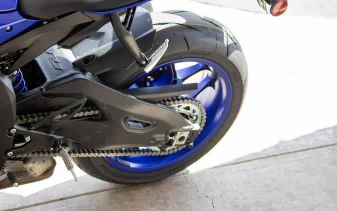 2026 YAMAHA YZF-R1