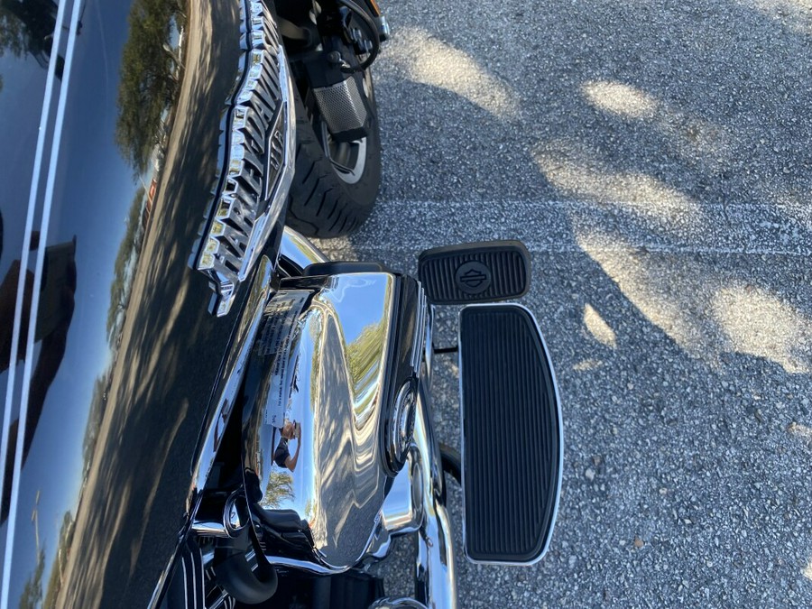 2014 Harley-Davidson® Road King® FLHR