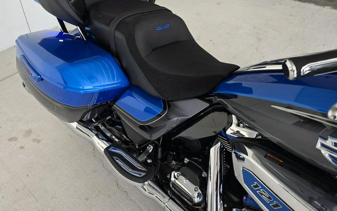 2026 Harley-Davidson® CVO Street Glide Limited Electric Coast CVO Two-Tone