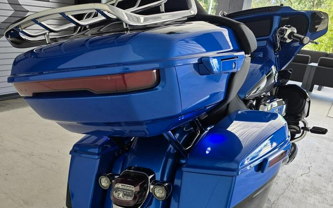 2026 Harley-Davidson® CVO Street Glide Limited Electric Coast CVO Two-Tone