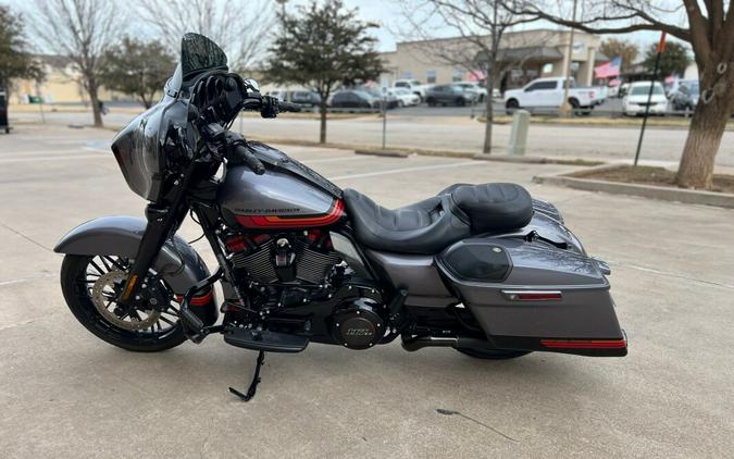 2020 Harley-Davidson® CVO™ Street Glide® Smoky Gray & Black Hole