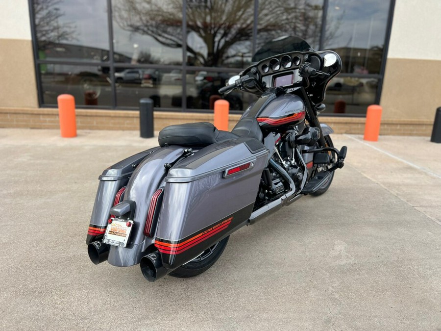 2020 Harley-Davidson® CVO™ Street Glide® Smoky Gray & Black Hole
