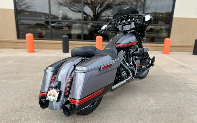 2020 Harley-Davidson® CVO™ Street Glide® Smoky Gray & Black Hole