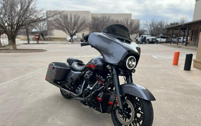 2020 Harley-Davidson® CVO™ Street Glide® Smoky Gray & Black Hole