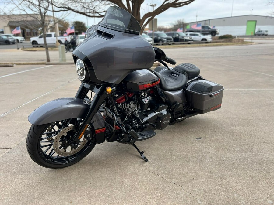 2020 Harley-Davidson® CVO™ Street Glide® Smoky Gray & Black Hole