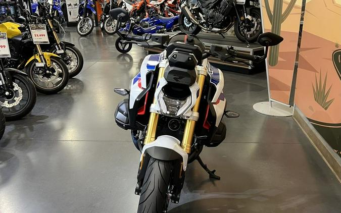 2026 BMW R 1300 R Performance