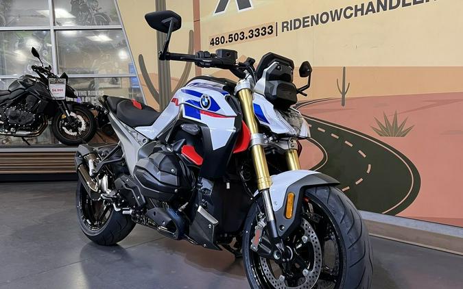 2026 BMW R 1300 R Performance