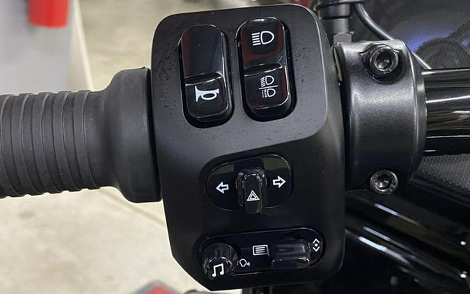 2026 Indian Challenger Dark Horse 112 W/Powerband Audio Blac