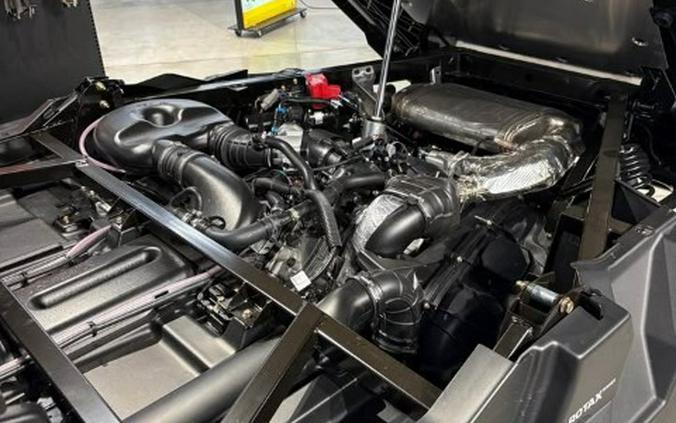 2027 Can-Am Defender XU PRO Limited