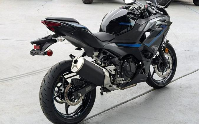 2025 Kawasaki Ninja® 500 ABS Metallic Flat Spark Black/Metallic Spark Black