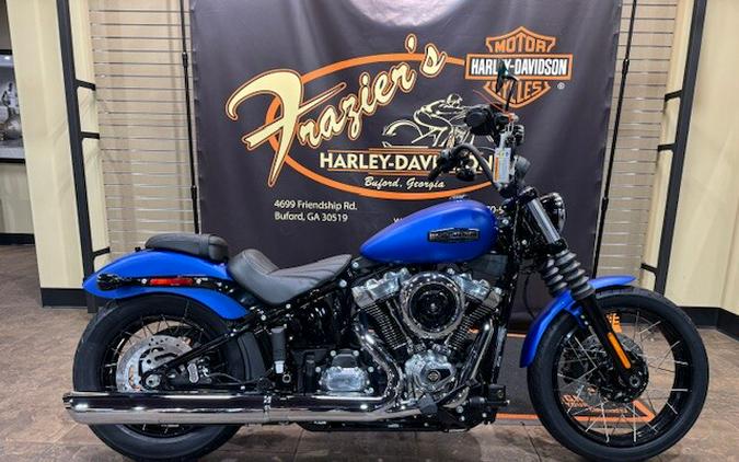 2026 Harley-Davidson® Street Bob® Aurora Blue Denim - Chrome w/Cast Wheels