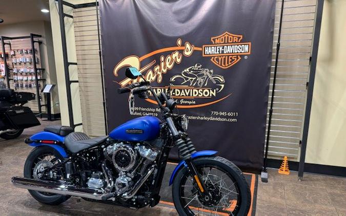2026 Harley-Davidson® Street Bob® Aurora Blue Denim - Chrome w/Cast Wheels