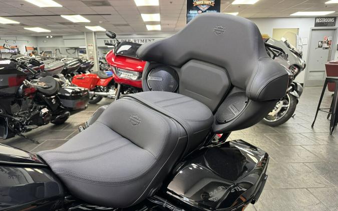 2026 Harley-Davidson® Road Glide Limited Vivid Black Black Trim