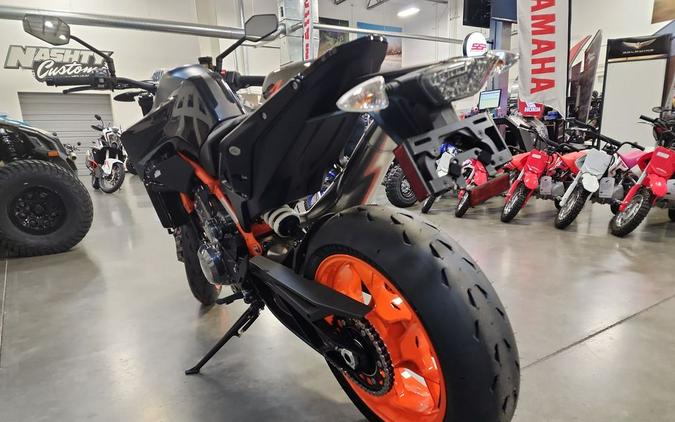 2023 KTM 890 Duke R