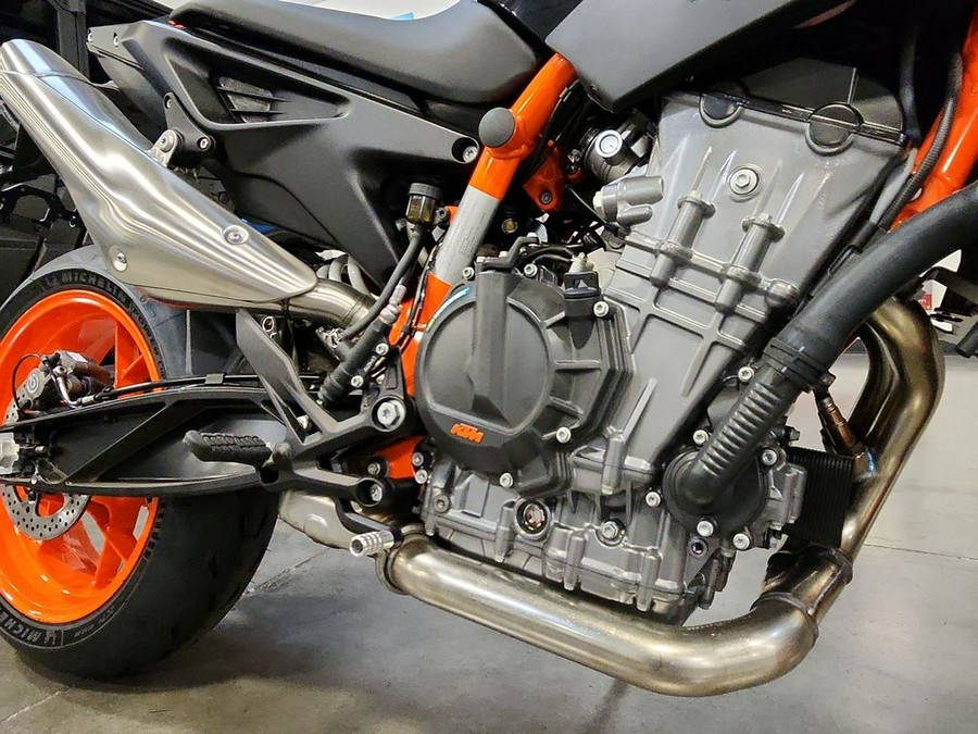 2023 KTM 890 Duke R