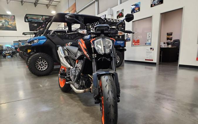 2023 KTM 890 Duke R