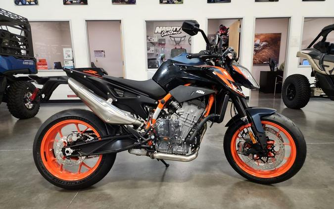 2023 KTM 890 Duke R