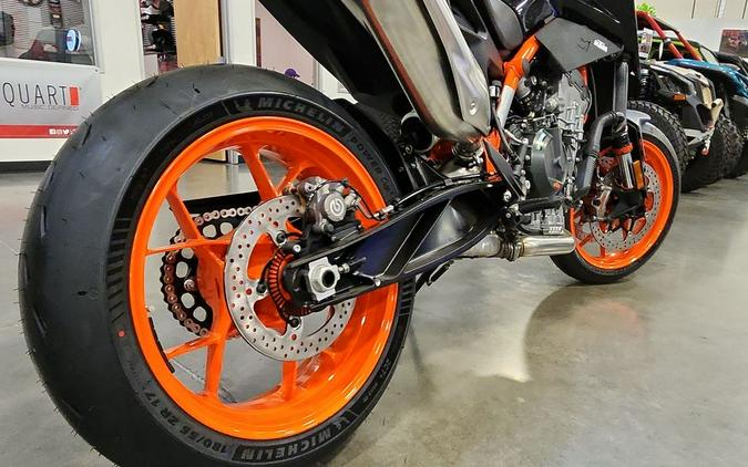 2023 KTM 890 Duke R