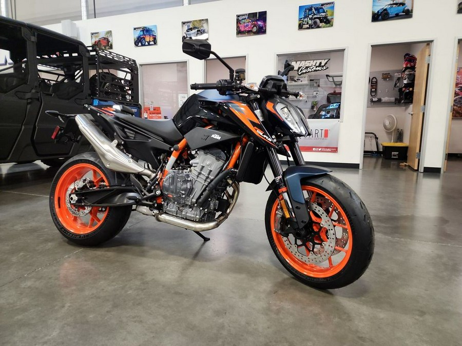 2023 KTM 890 Duke R