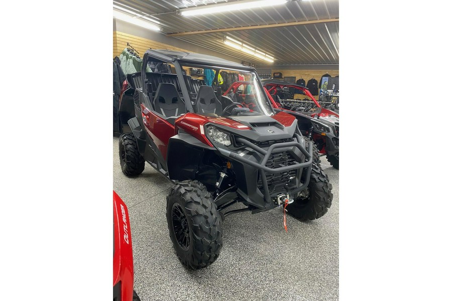 2024 Can-Am Commander XT 1000R Red / Black