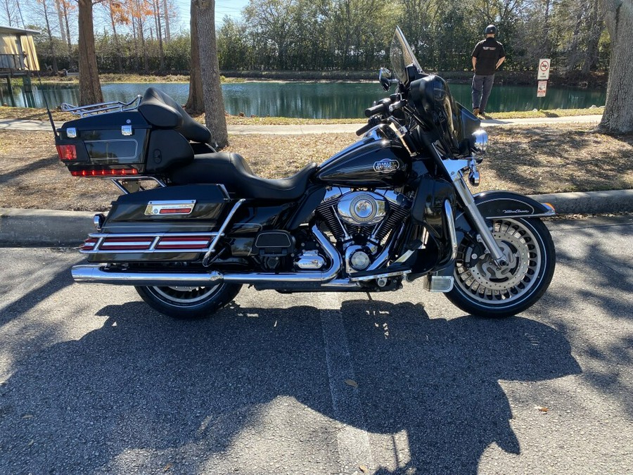 2011 Harley-Davidson® Electra Glide® Ultra Classic® FLHTCU