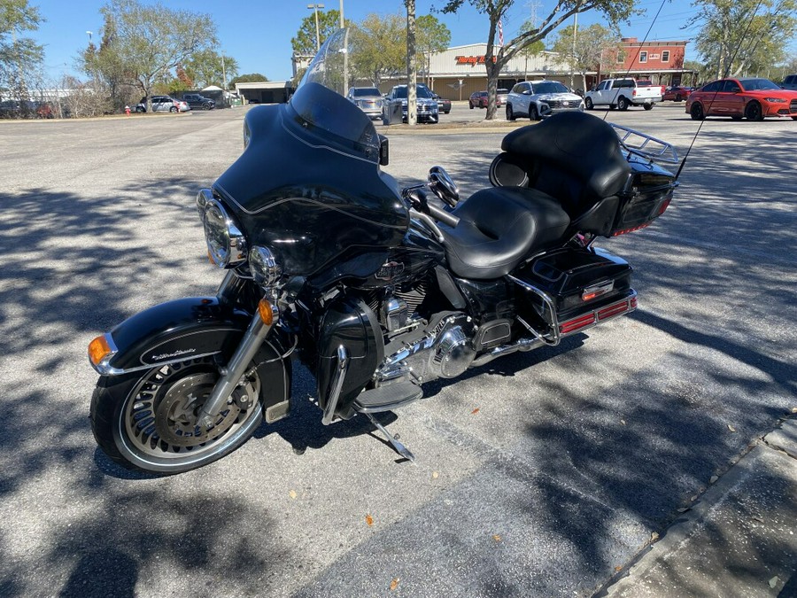 2011 Harley-Davidson® Electra Glide® Ultra Classic® FLHTCU