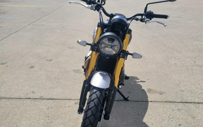 2026 Triumph Scrambler 900 Matt khaki green