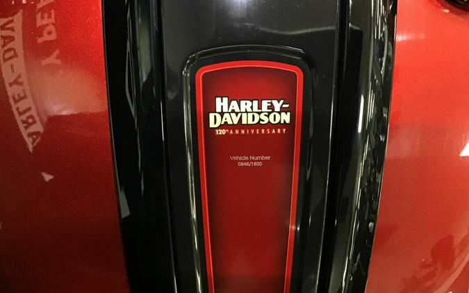 2023 Harley-Davidson® Street Glide® Special Heirloom Red Fade