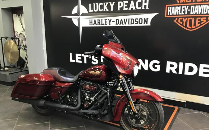 2023 Harley-Davidson® Street Glide® Special Heirloom Red Fade