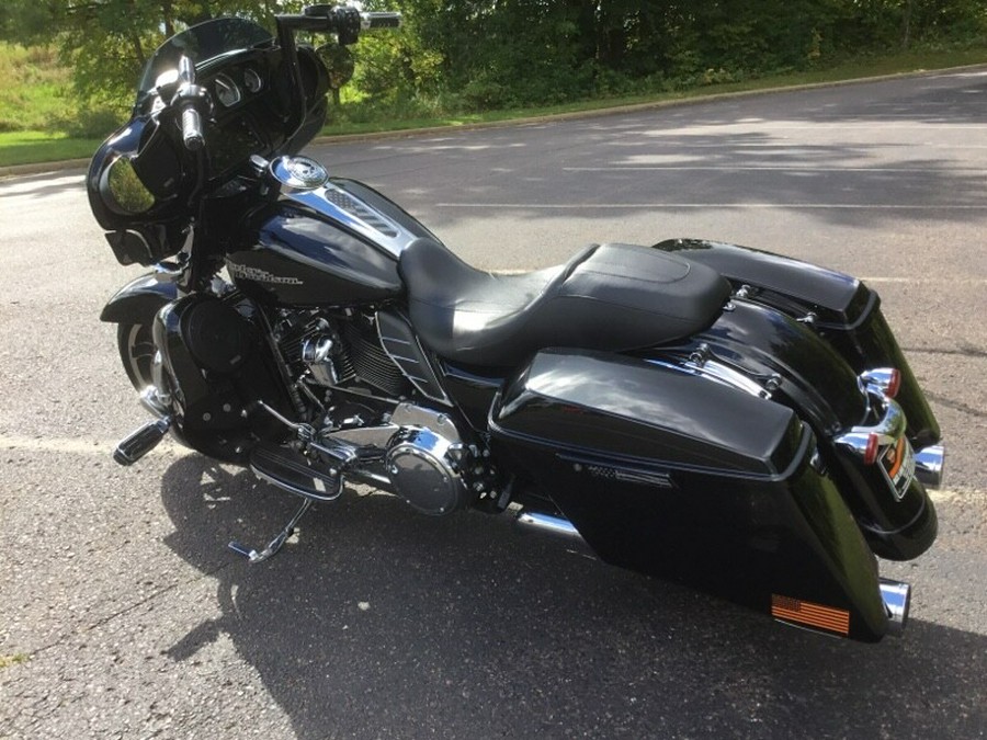 2017 Harley-Davidson® Street Glide® Special BLACK