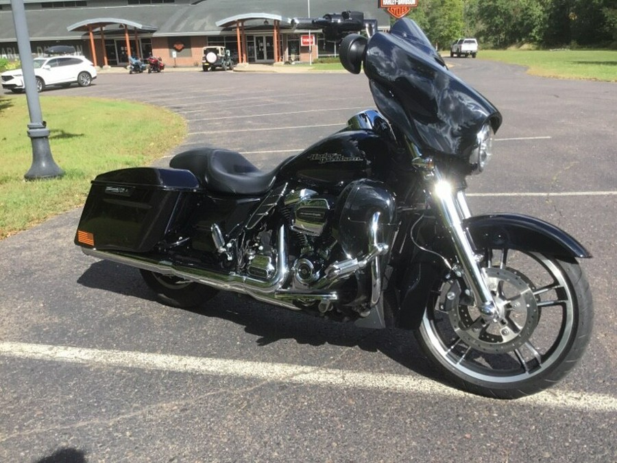 2017 Harley-Davidson® Street Glide® Special BLACK