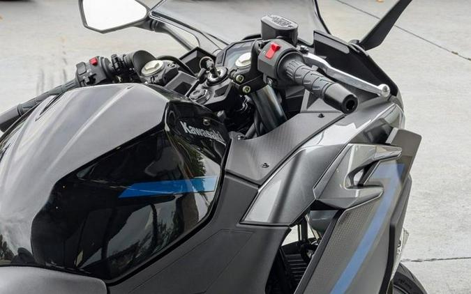 2025 Kawasaki Ninja® 500 ABS Metallic Flat Spark Black/Metallic Spark Black