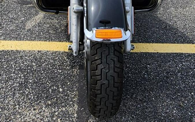 Harley-Davidson® Tri Glide® Ultra 2018 FLHTCUTG 859999A BLACK W/PINSTRIPE