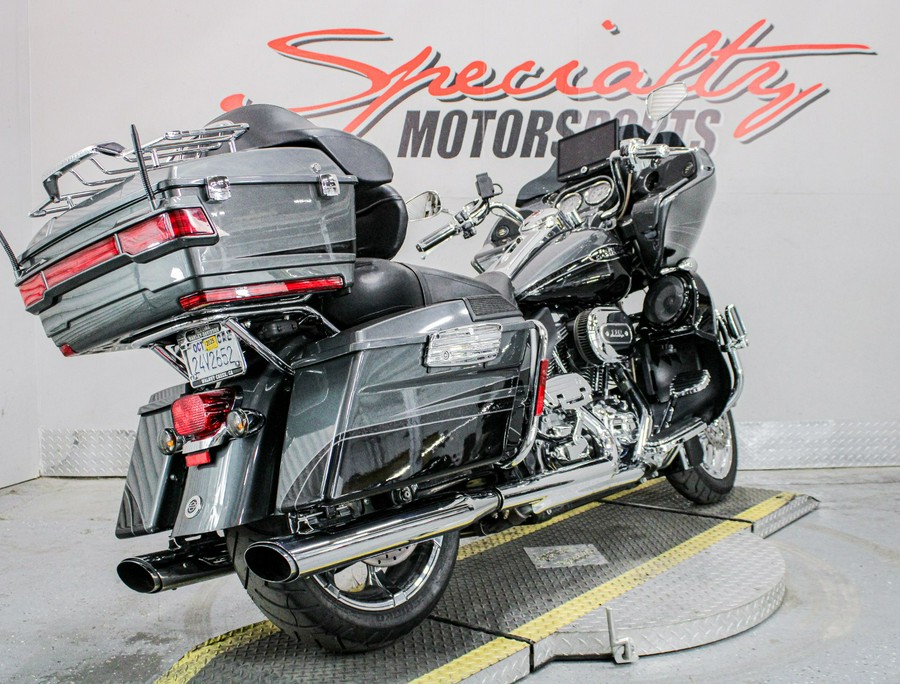 2011 Harley-Davidson CVO™ Road Glide® Ultra