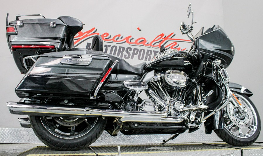 2011 Harley-Davidson CVO™ Road Glide® Ultra