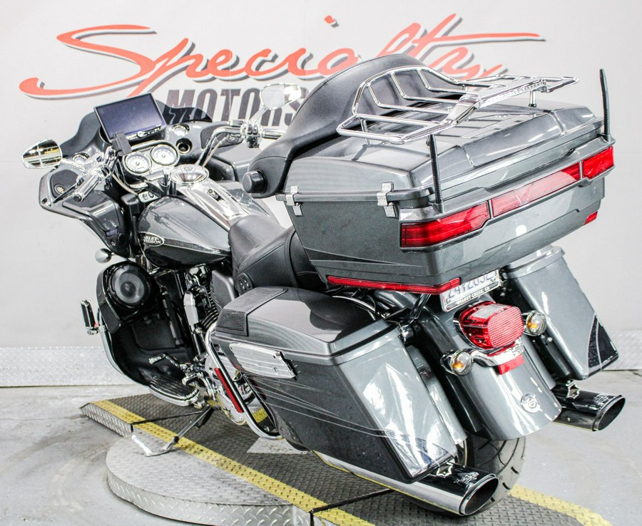 2011 Harley-Davidson CVO™ Road Glide® Ultra
