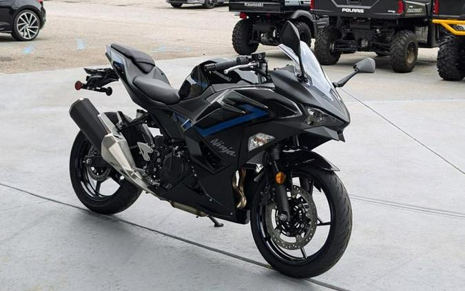 2025 Kawasaki Ninja® 500 ABS Metallic Flat Spark Black/Metallic Spark Black