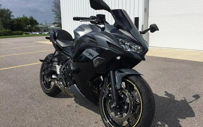 2024 Kawasaki Ninja® 650 Metallic Matte Dark Gray/Metallic Spark Black